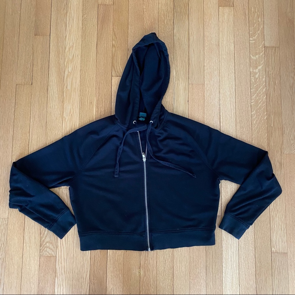 Black cropped sweatshirt